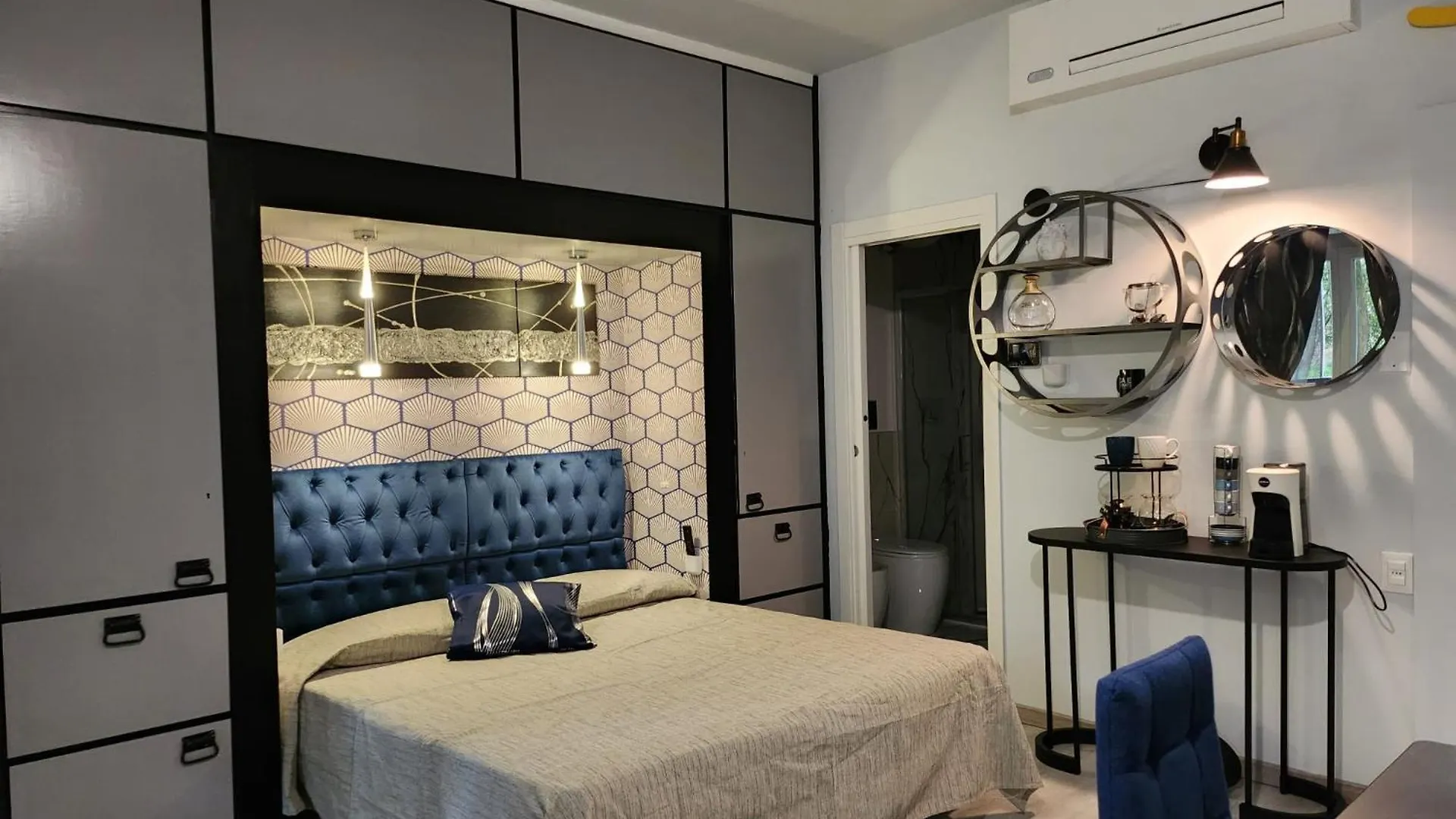 Room 125 Gardone Riviera Italien
