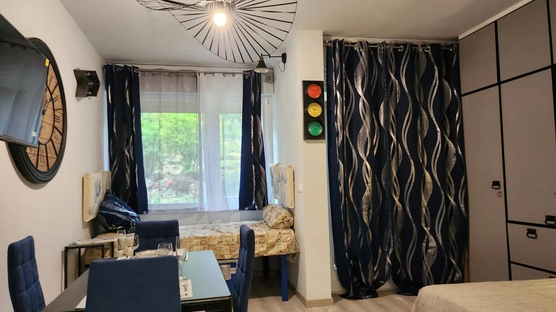Room 125 Gardone Riviera 0*,