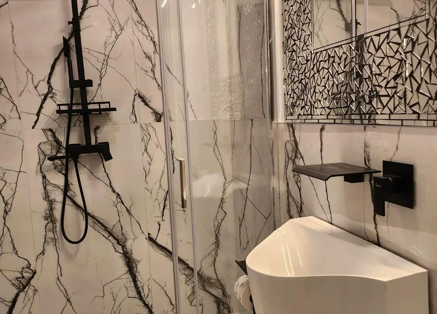 Room 125 Gardone Riviera 0*,