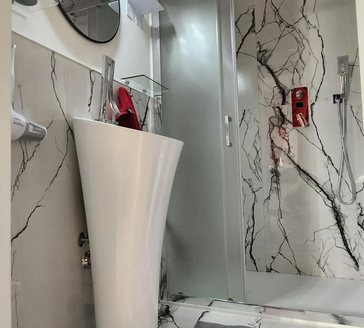 Room 125 Gardone Riviera Apartment